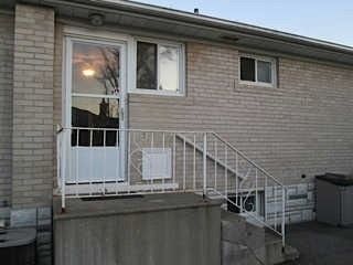 9 Ridgetop Ave, Brampton, L6X1Z6 | Image 3