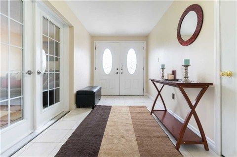 3670 Crabtree Cres, Mississauga, L4T1S6 | Image 3