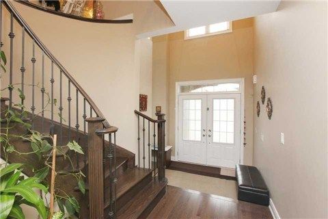 4 Louisburg Cres, Brampton, L6X 3A7 | Image 2