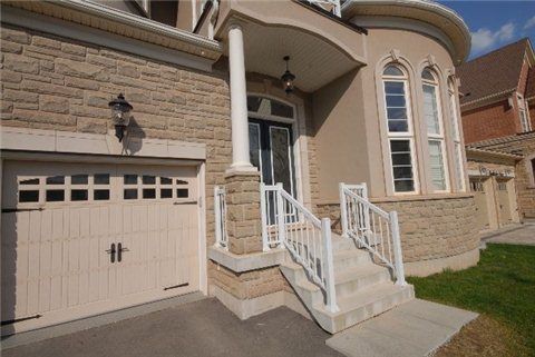 9 Interlacken Dr, Brampton, L6X0Y1 | Image 2