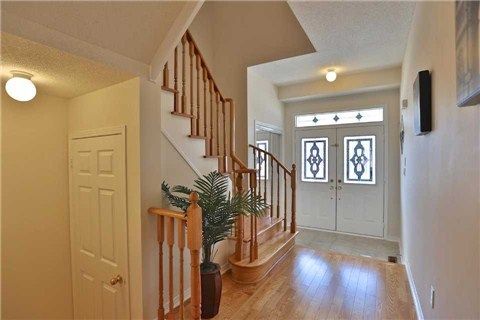 77 Maddybeth Cres, Brampton, L6Y5R6 | Image 2