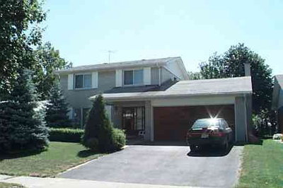 Detached House sold at 42 Broadfield Drive, Toronto, Ontario, M9C1L7 - Markland Wood - MLS: W319546
