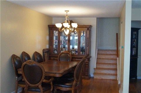 1166 Kingsholm Dr, Mississauga, L4Y2H2 | Image 2