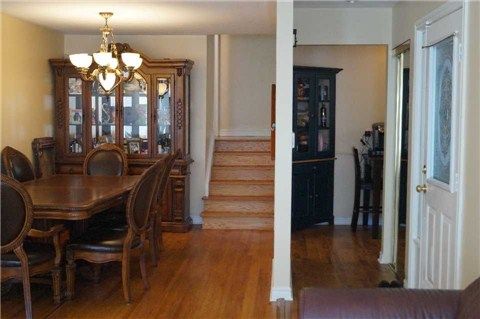 1166 Kingsholm Dr, Mississauga, L4Y2H2 | Image 3