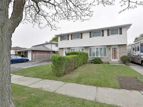 3270 Klaiman Dr, Mississauga, L4Y3C8 | Image 2