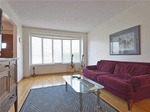 3270 Klaiman Dr, Mississauga, L4Y3C8 | Image 3