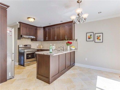 75 Forestgrove Circ, Brampton, L6Z 4T4 | Image 2