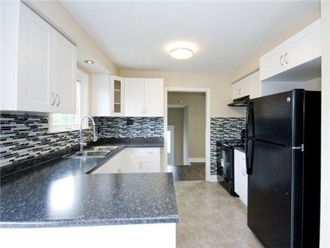 28 Foxacre Row, Brampton, L6V3P5 | Image 3