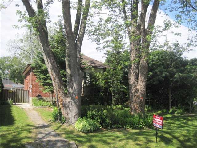 1050 Edgeleigh Ave, Mississauga, L5E2G1 | Image 3