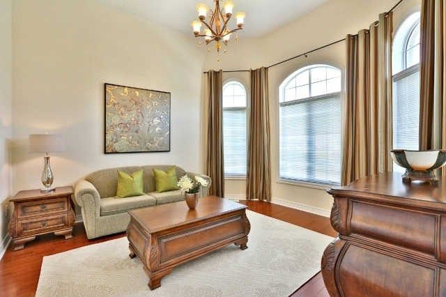 3409 Liptay Ave, Oakville, L6M0M8 | Image 2