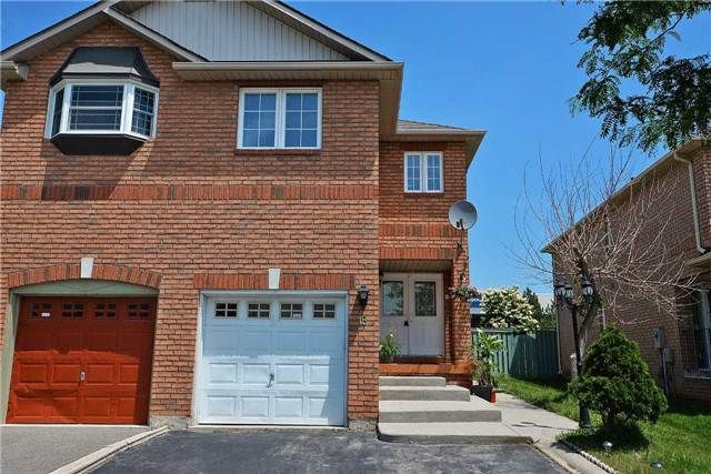 18 Manett Cres, Brampton, L6X 4X4 | Image 2