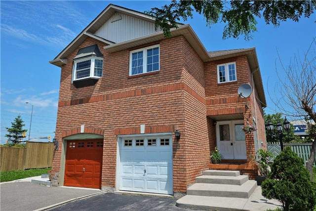 18 Manett Cres, Brampton, L6X 4X4 | Image 3