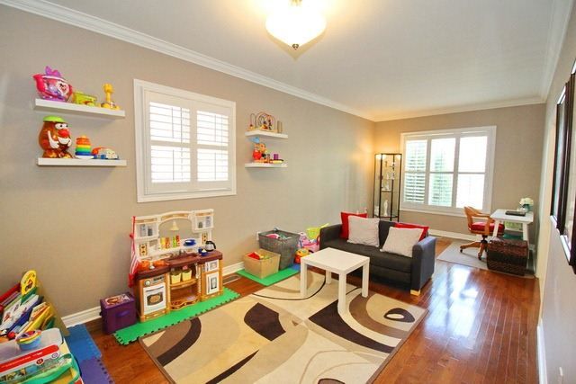 5 Castlegate Blvd, Brampton, L6P2L4 | Image 3