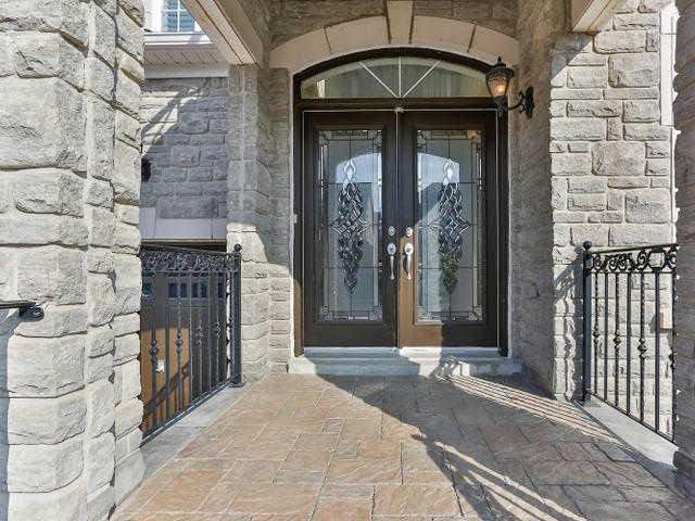 3146 Tacc Dr, Mississauga, L5M0H7 | Image 2