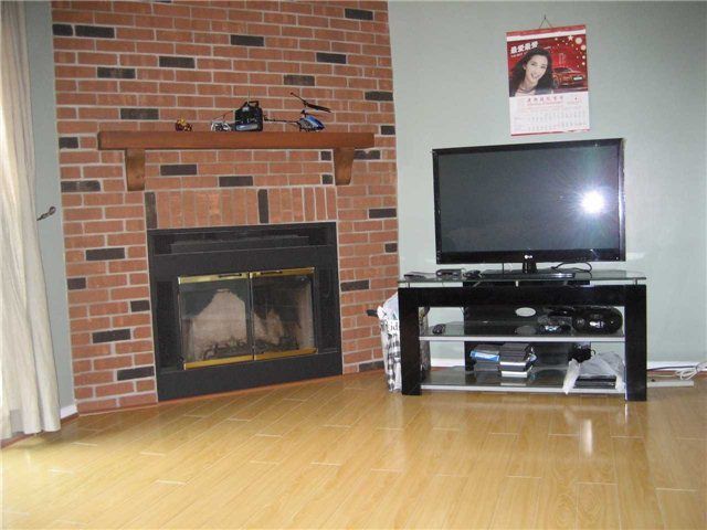 3310 Greenbelt Cres, Mississauga, L5N5X1 | Image 2