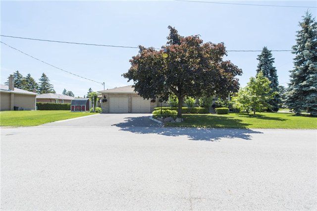 577 Trudale Crt, Oakville, L6L4H2 | Image 3