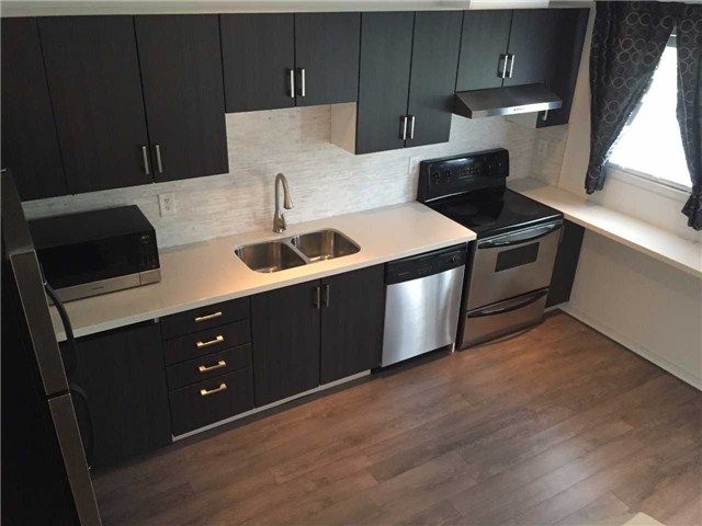 11 - 435 Hensall Circ, Mississauga, L5A 4P1 | Image 2