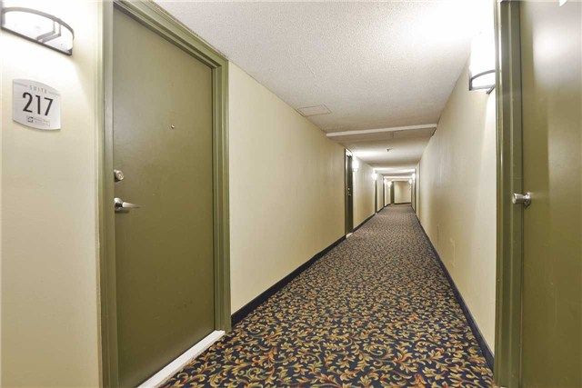 217 - 1000 Cedarglen Gate, Mississauga, L5C3Z5 | Image 3