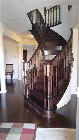 4569 Sandford Farm Dr, Mississauga, L5V 0C2 | Image 2