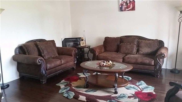 4569 Sandford Farm Dr, Mississauga, L5V 0C2 | Image 3