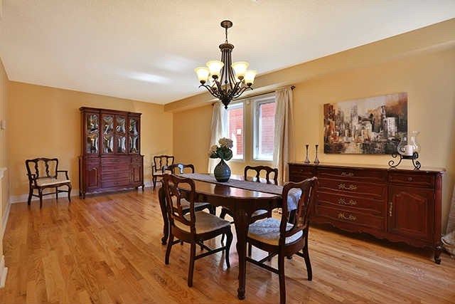 489 Ravineview Way, Oakville, L6H 6T1 | Image 2