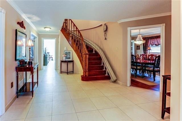 5171 Hidden Valley Crt, Mississauga, L5M 3P1 | Image 3