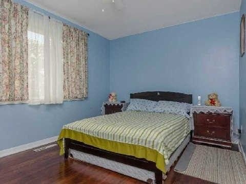 32 Sanford Cres, Brampton, L6X2C3 | Image 3