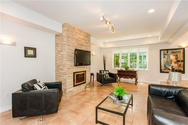 988 Tennyson Ave, Mississauga, L5H2Z1 | Image 3