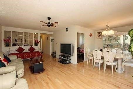 9 Glenridge Rd, Brampton, L6S1N2 | Image 2