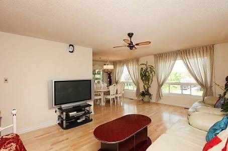 9 Glenridge Rd, Brampton, L6S1N2 | Image 3