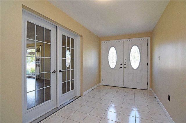 3670 Crabtree Cres, Mississauga, L4T1S6 | Image 2