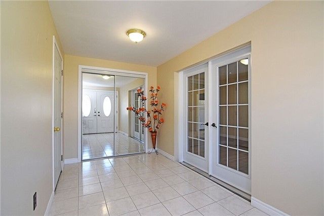 3670 Crabtree Cres, Mississauga, L4T1S6 | Image 3