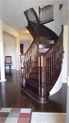 4569 Sandford Farm Dr, Mississauga, L5V 0C2 | Image 2