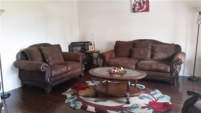 4569 Sandford Farm Dr, Mississauga, L5V 0C2 | Image 3