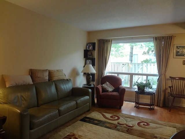 33 - 3025 Cedarglen Gate, Mississauga, L5C2V7 | Image 2