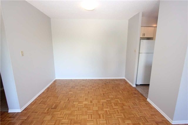 625 - 1000 Cedarglen Gate, Mississauga, L5C3Z5 | Image 3