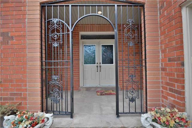 50 Links Lane, Brampton, L6Y5H1 | Image 2