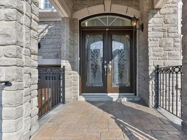 3146 Tacc Dr, Mississauga, L5M0B6 | Image 2