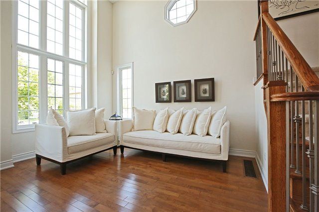 3368 Hayhurst Cres, Oakville, L6L6W9 | Image 2