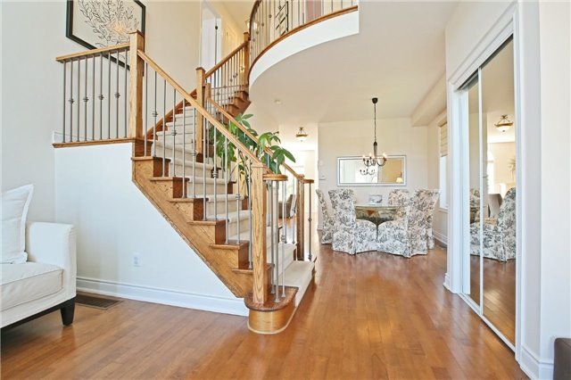 3368 Hayhurst Cres, Oakville, L6L6W9 | Image 3