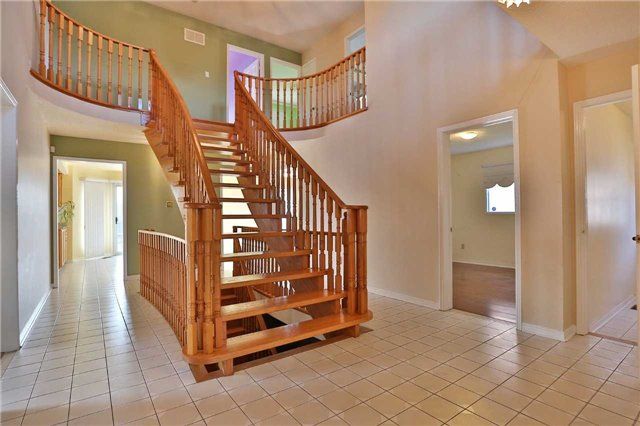 2606 Ambercroft Tr, Mississauga, L5M4K3 | Image 3