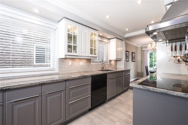1603 Dewberry Cres, Mississauga, L4W3B6 | Image 2