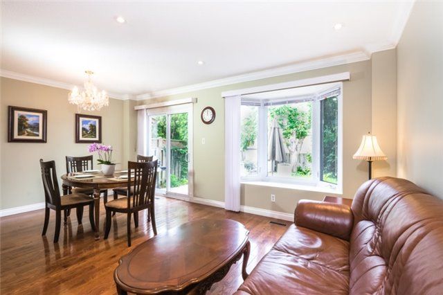 1603 Dewberry Cres, Mississauga, L4W3B6 | Image 3