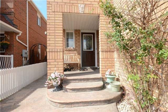 891 Stonebridge Ave, Mississauga, L5V2L3 | Image 2