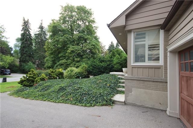 1405 Acton Cres, Oakville, L6J2S6 | Image 2