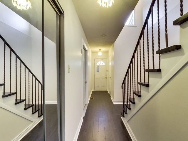 10 Collins Cres, Brampton, L6V3M9 | Image 3