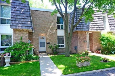 Townhouse sold at Unit 99-701 Burnhamthorpe Road, Toronto, Ontario, M9C2Z6 - Markland Wood - MLS: W3317802