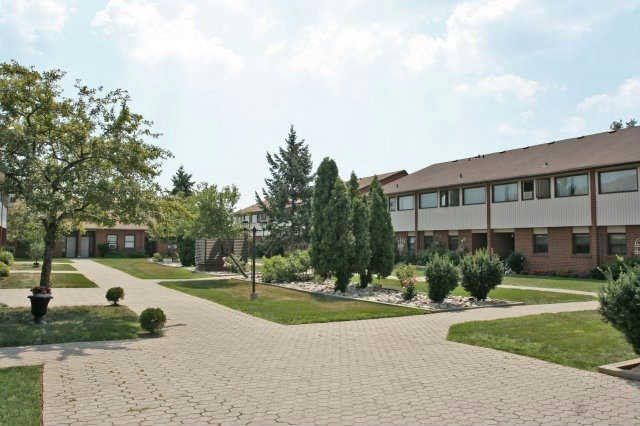Unit 18 — 530 Falgarwood Dr, Oakville - Iroquois Ridge South image-0-0
