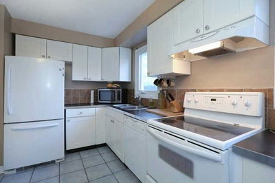 Unit 18 — 530 Falgarwood Dr, Oakville - Iroquois Ridge South image-0-3