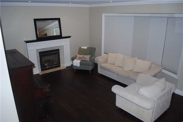 1211 Winter Cres, Milton, L9T6V8 | Image 2